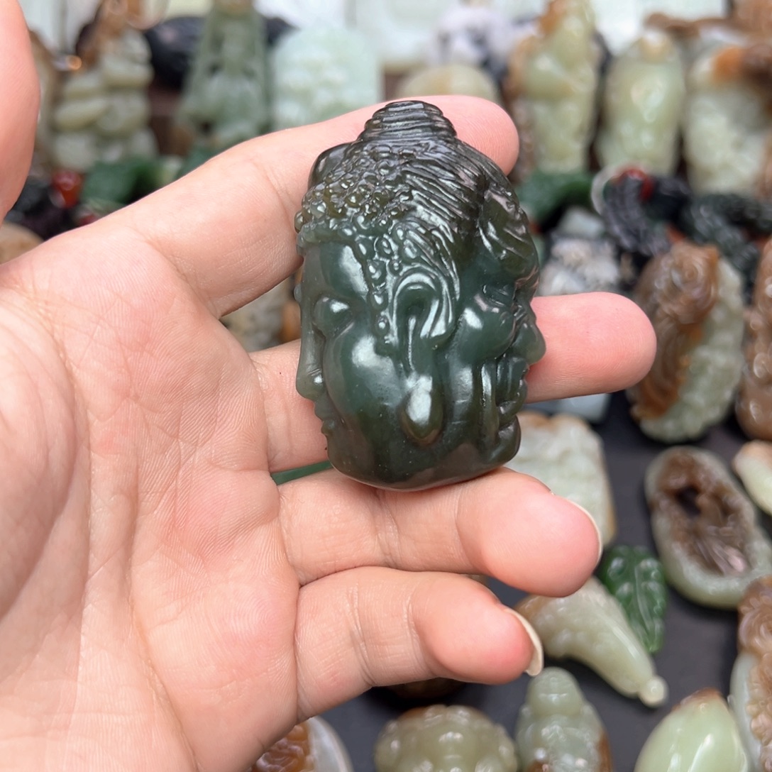 和田玉未镶嵌把件