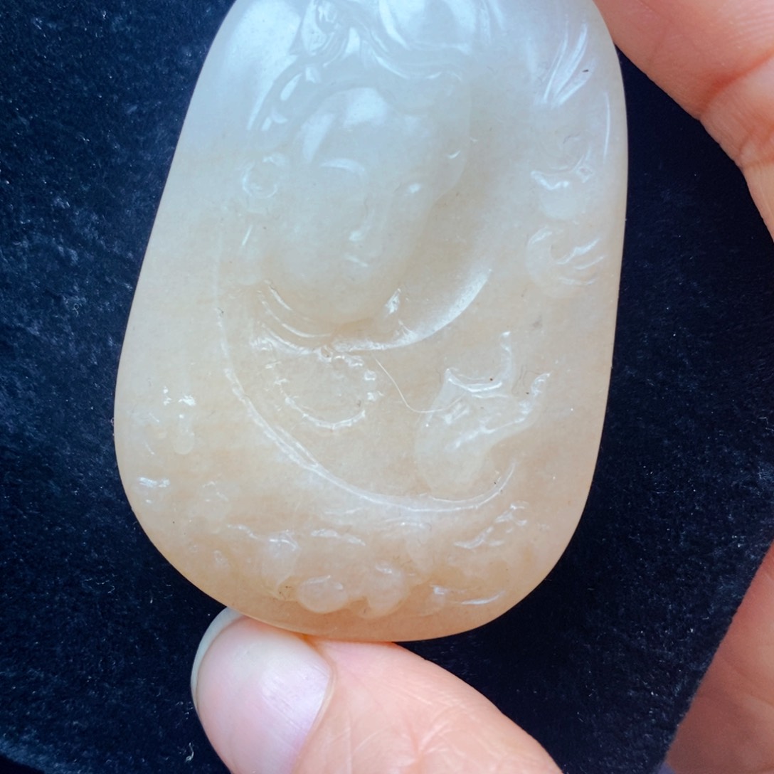 未镶嵌石英质玉（黄龙玉）颈饰