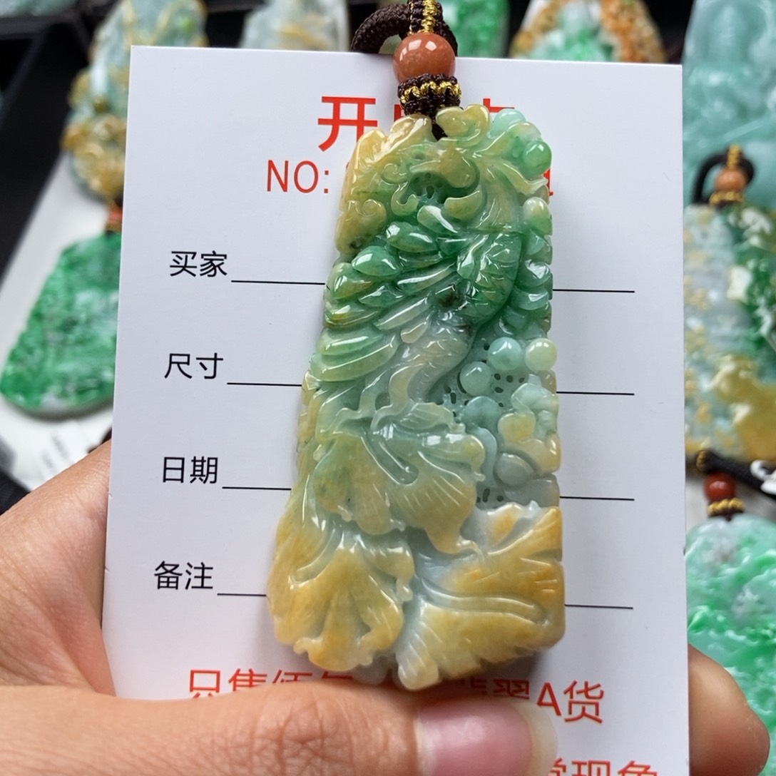 翡翠颈饰未镶嵌记*体吊坠