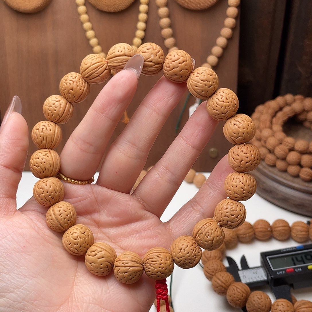 14野生灯笼桃核手持