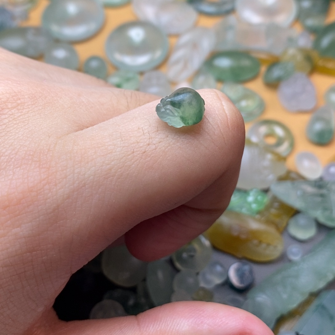 定制翡翠未镶嵌挂件