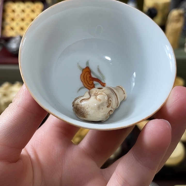 瓷片精致雕刻工艺品