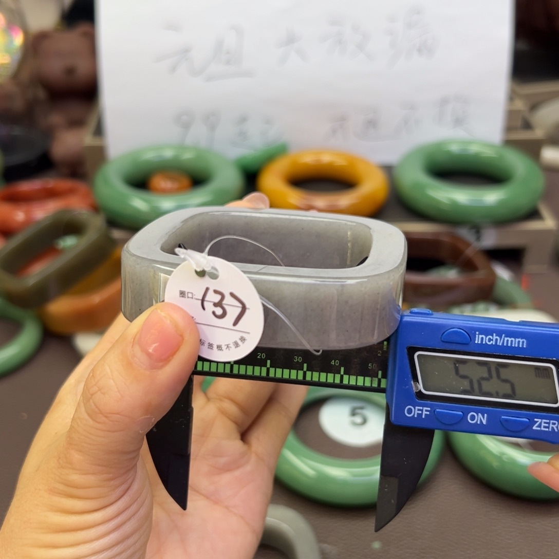 未镶嵌手镯石英岩玉