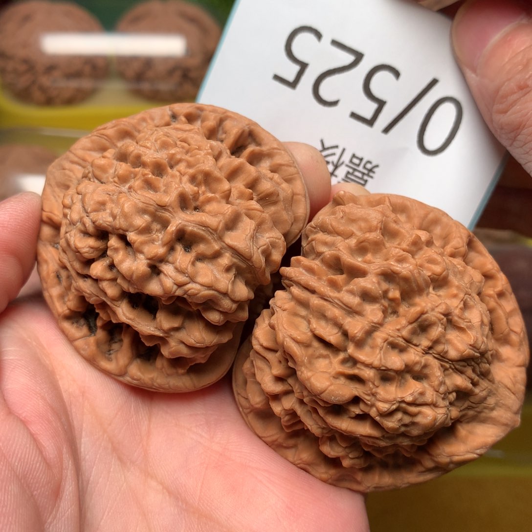 文玩核桃把件桃心麒麟官帽49