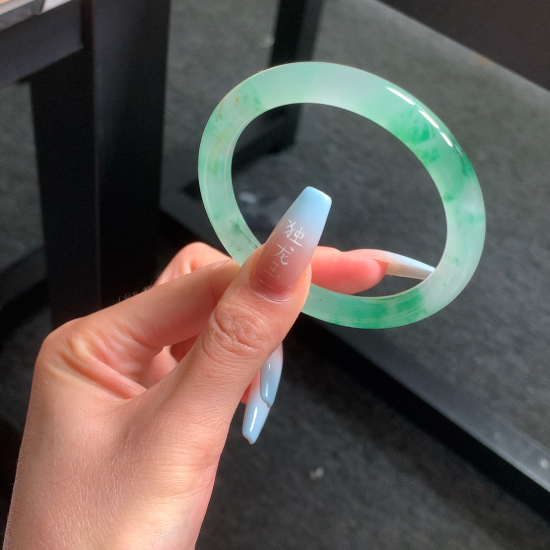 石英质玉手镯未镶嵌娃*鱼