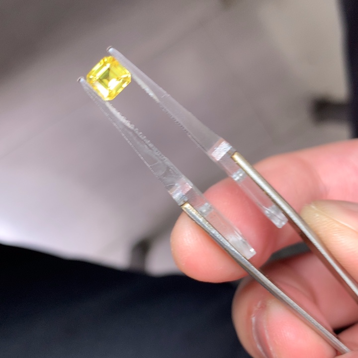 蓝宝石裸石未镶嵌