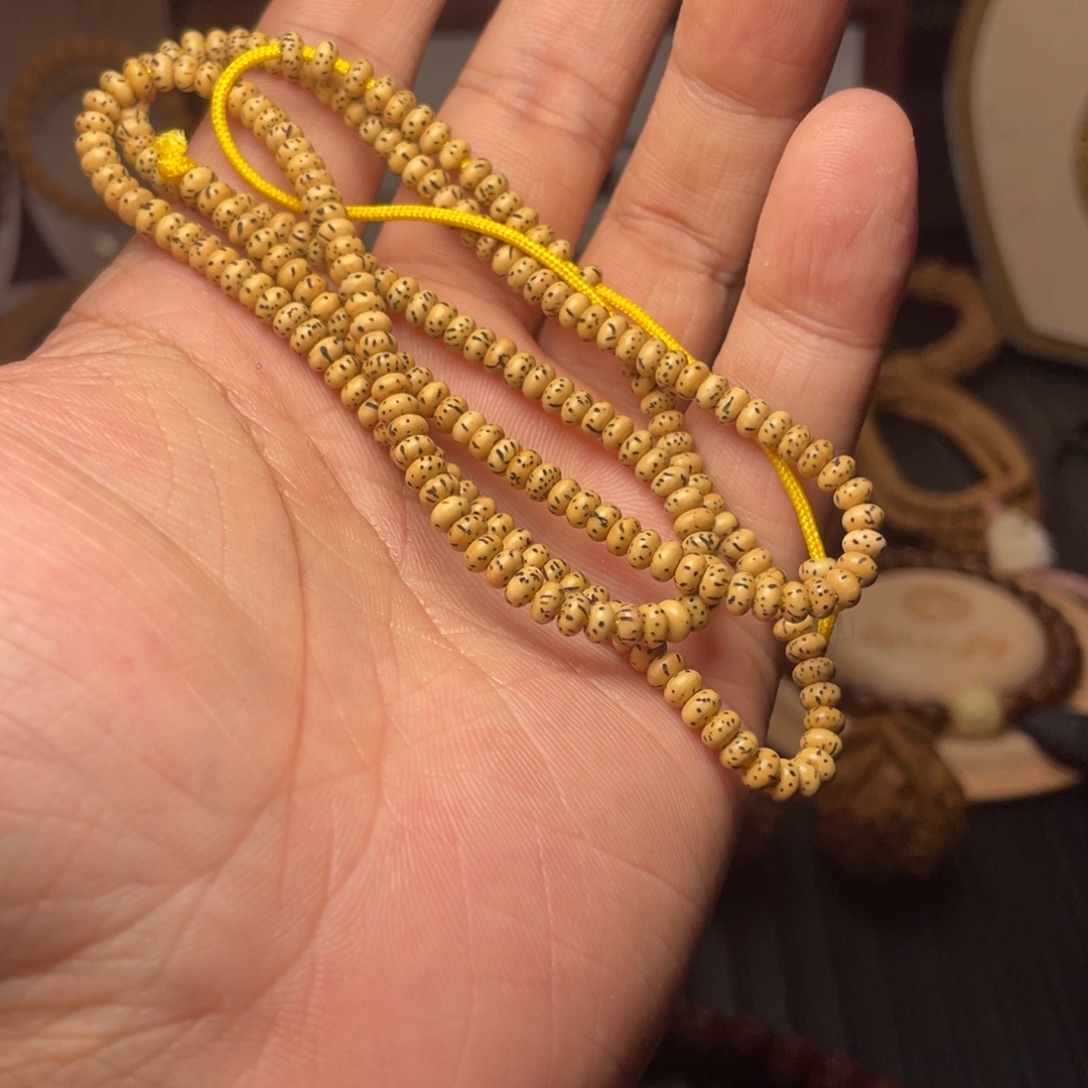 吊坠龙脊菩提星月菩提鸡油黄00001