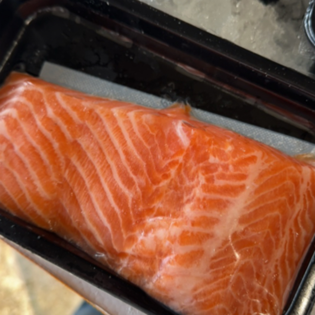 三文鱼，半斤一盒，88元2盒