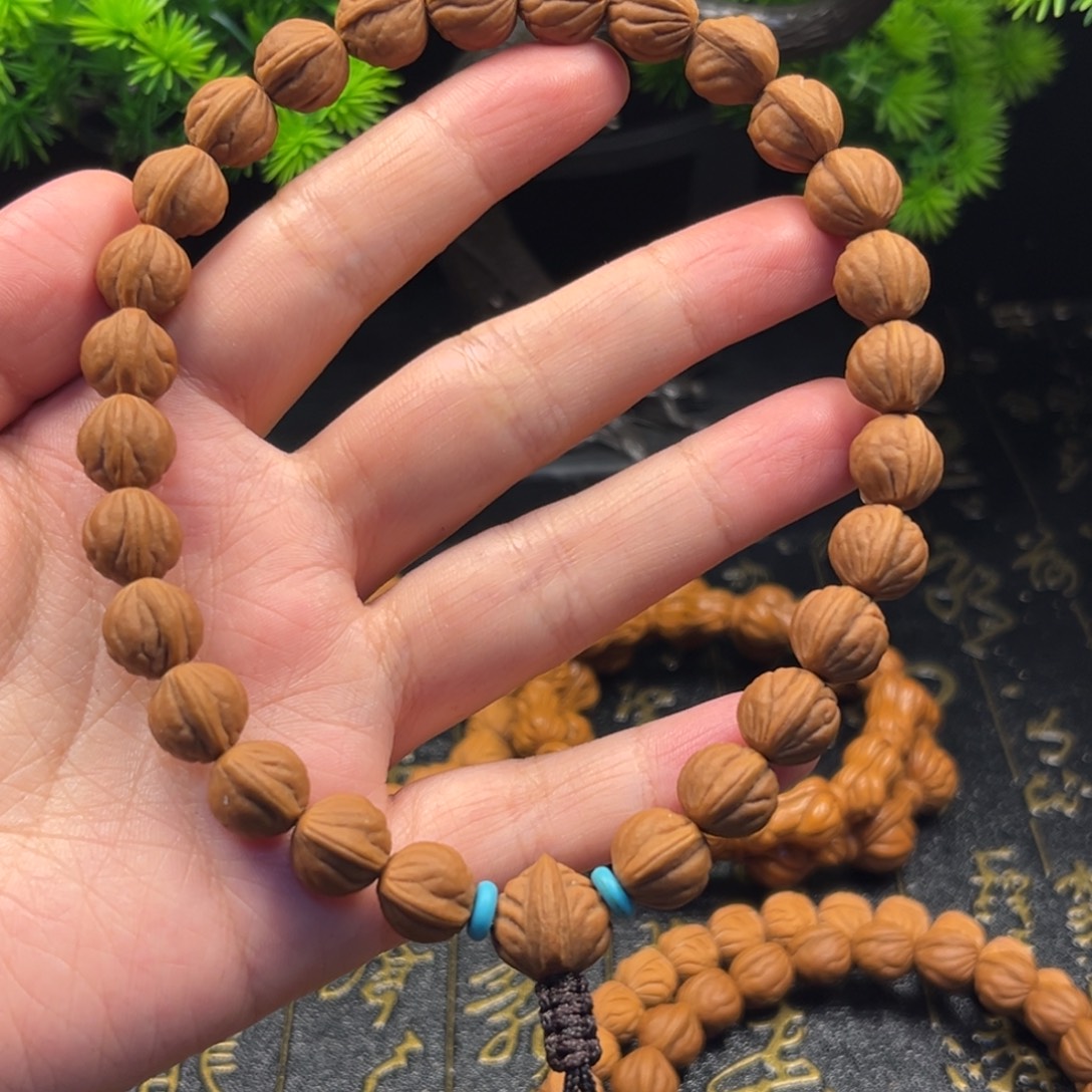 柯***安把件桃核双龙脊手持