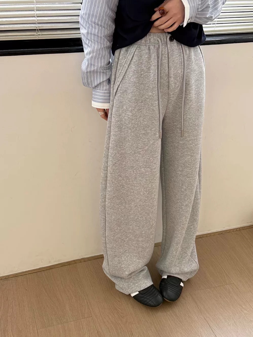 欧洲站2025春季新款欧货休闲一粒扣抽绳松紧腰弯刀长裤阔腿卫裤女