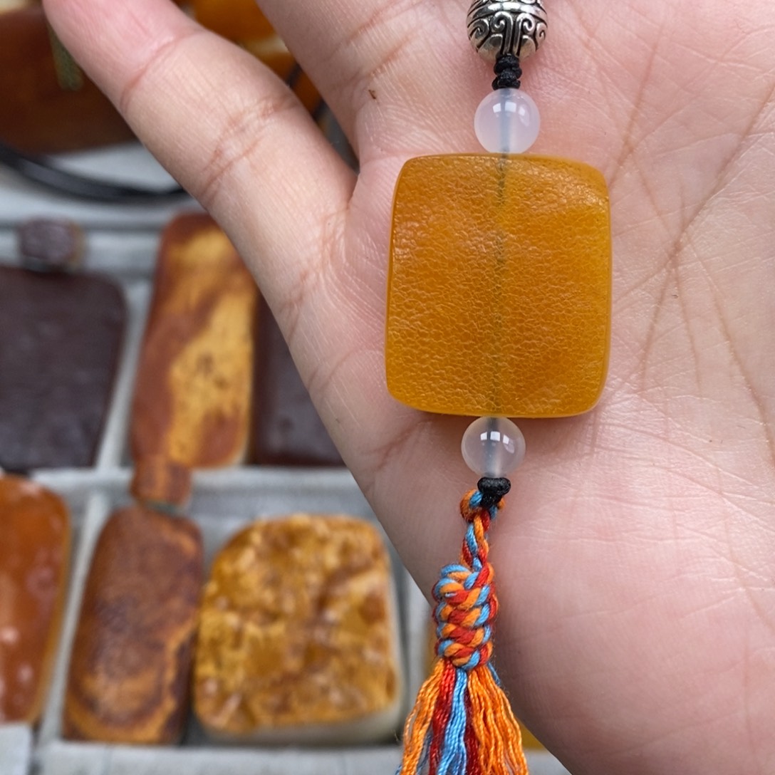 琥珀吊坠(赠链)未镶嵌