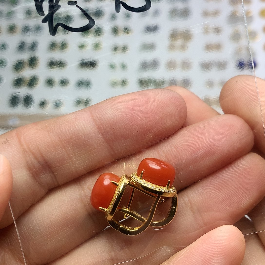 银S925镀金镶嵌南红玛瑙耳饰大****?