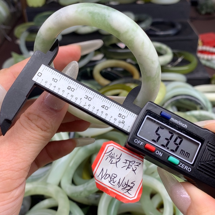 蛇纹石玉手镯未镶嵌1069