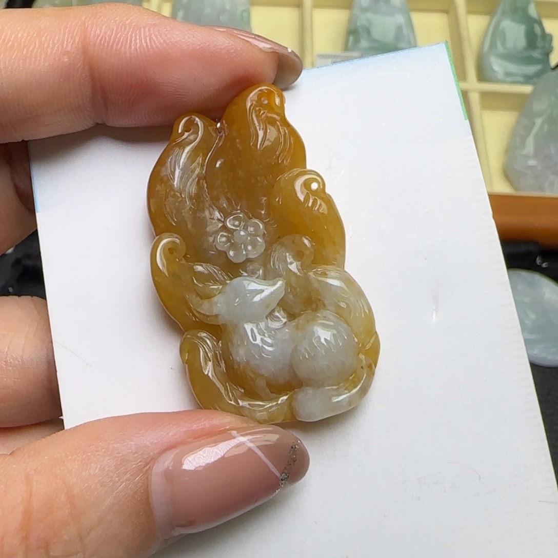 翡翠未镶嵌颈饰  