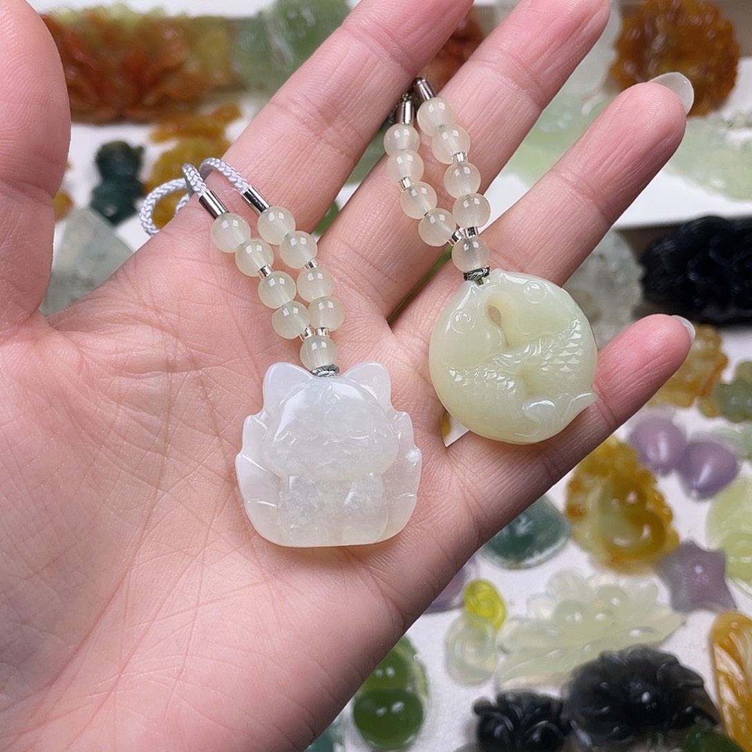 蛇纹石玉未镶嵌颈饰