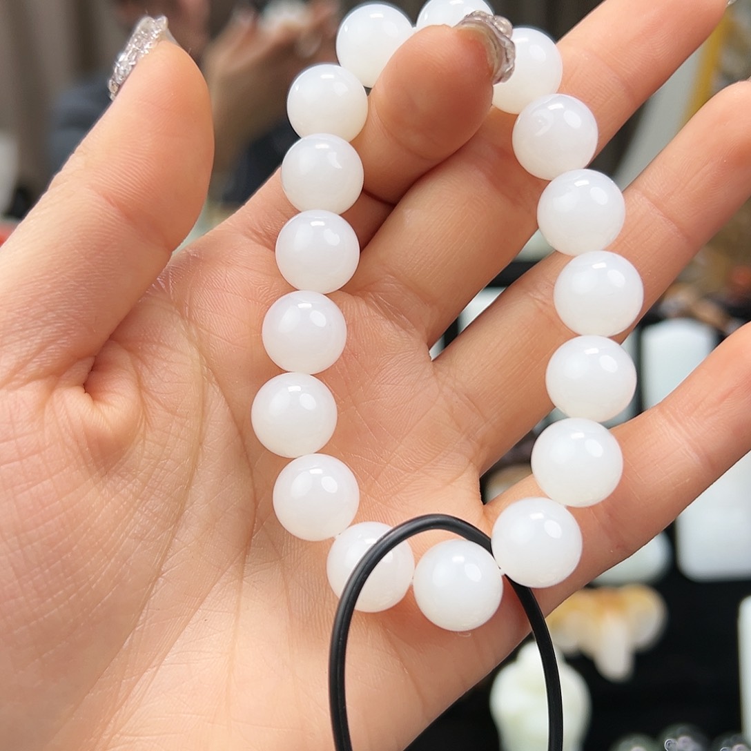 和田玉颈饰未镶嵌春***痕