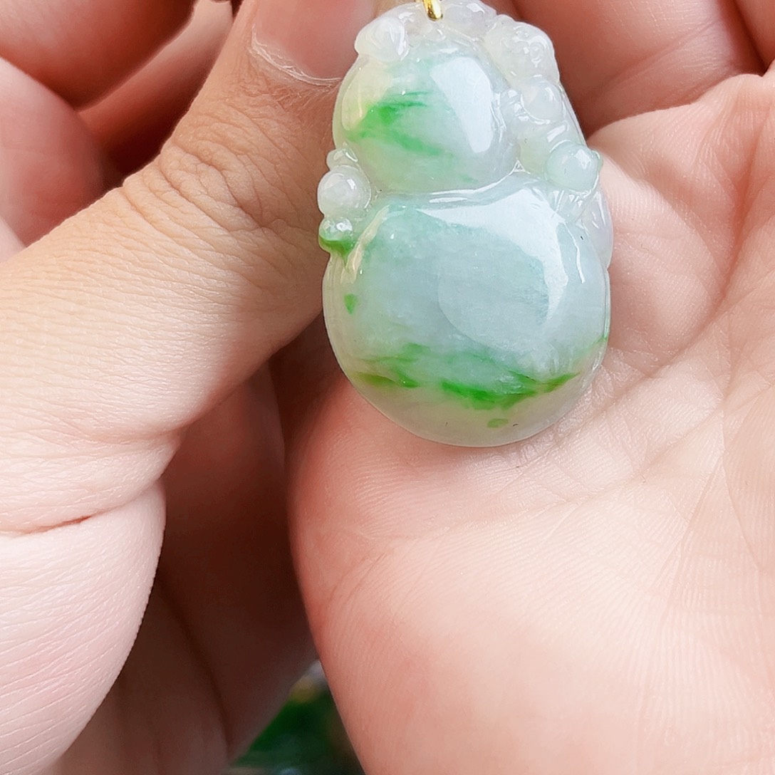 颈饰18K金镶嵌翡翠