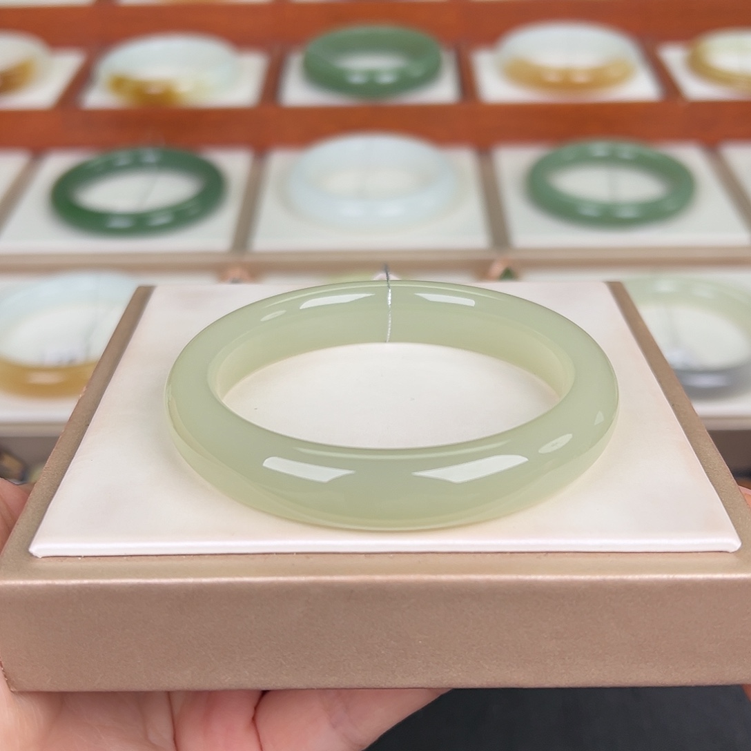 和田玉未镶嵌手镯冰胶底 浅冰茶晴色