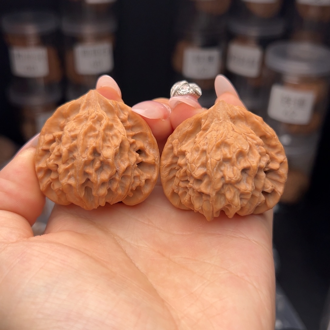 文玩核桃吊坠M****g龙门涧