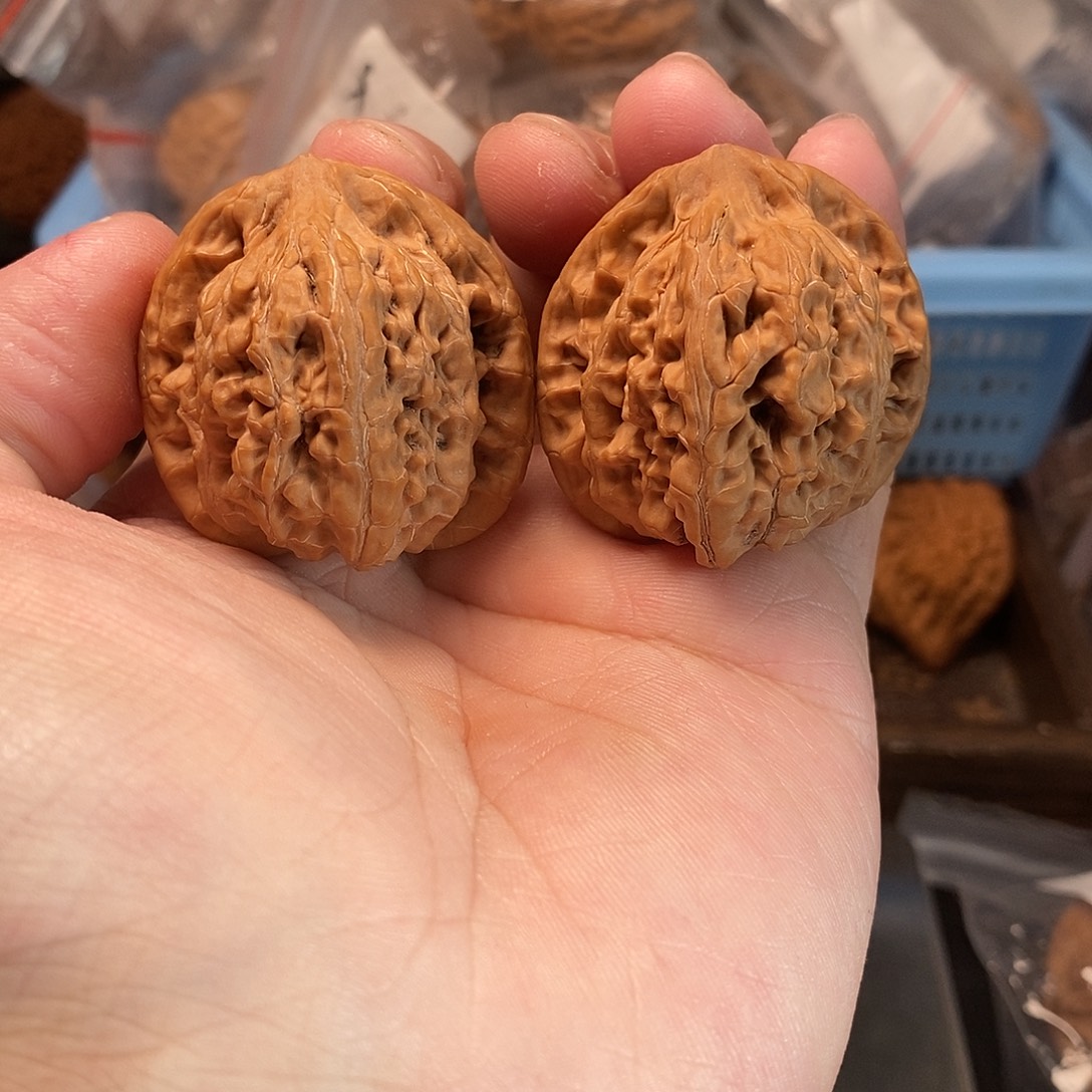 1文玩核桃望月38-374