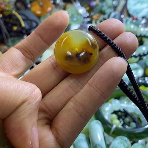 岫玉颈饰未镶嵌挂件