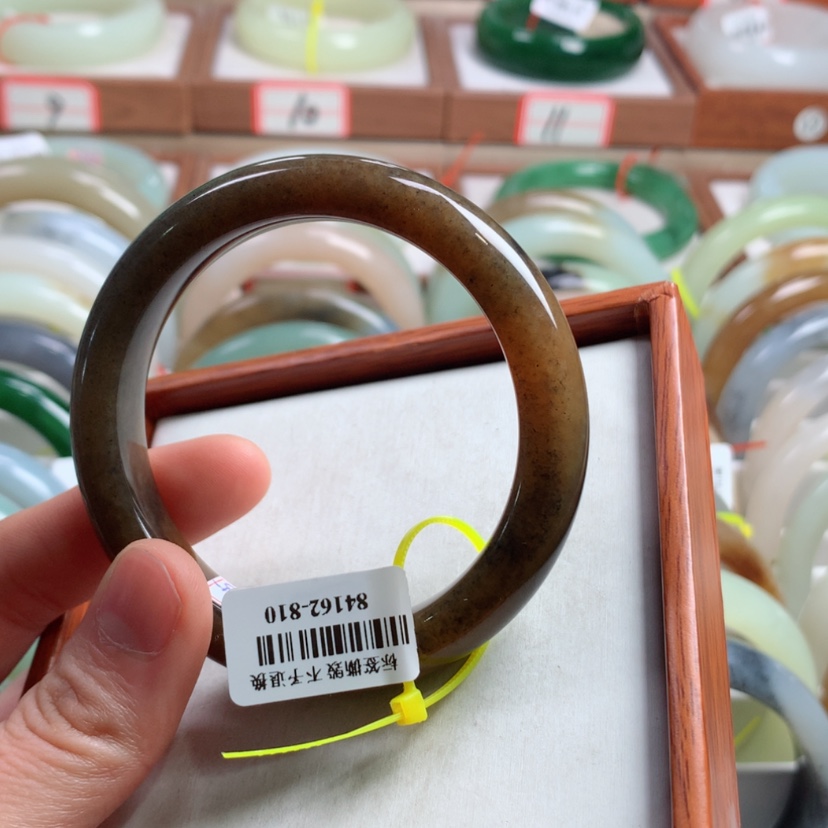 【闪购商品】和田玉手镯未镶嵌56