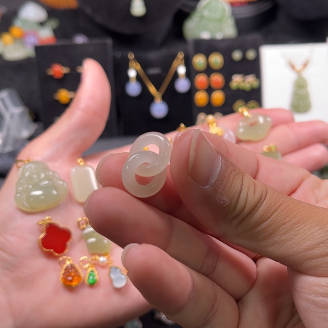 颈饰未镶嵌和田玉