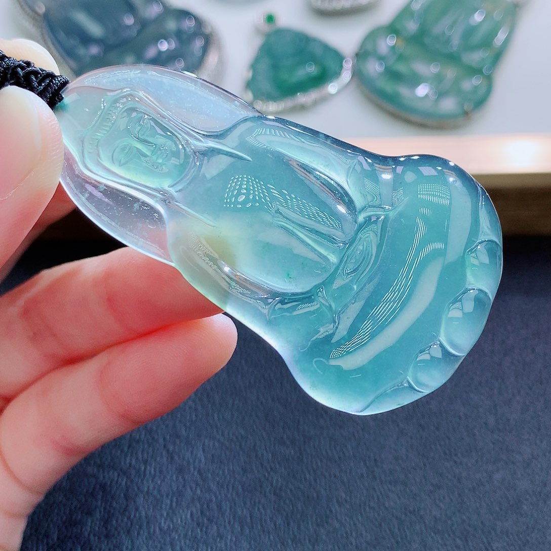 翡翠挂件未镶嵌翡翠