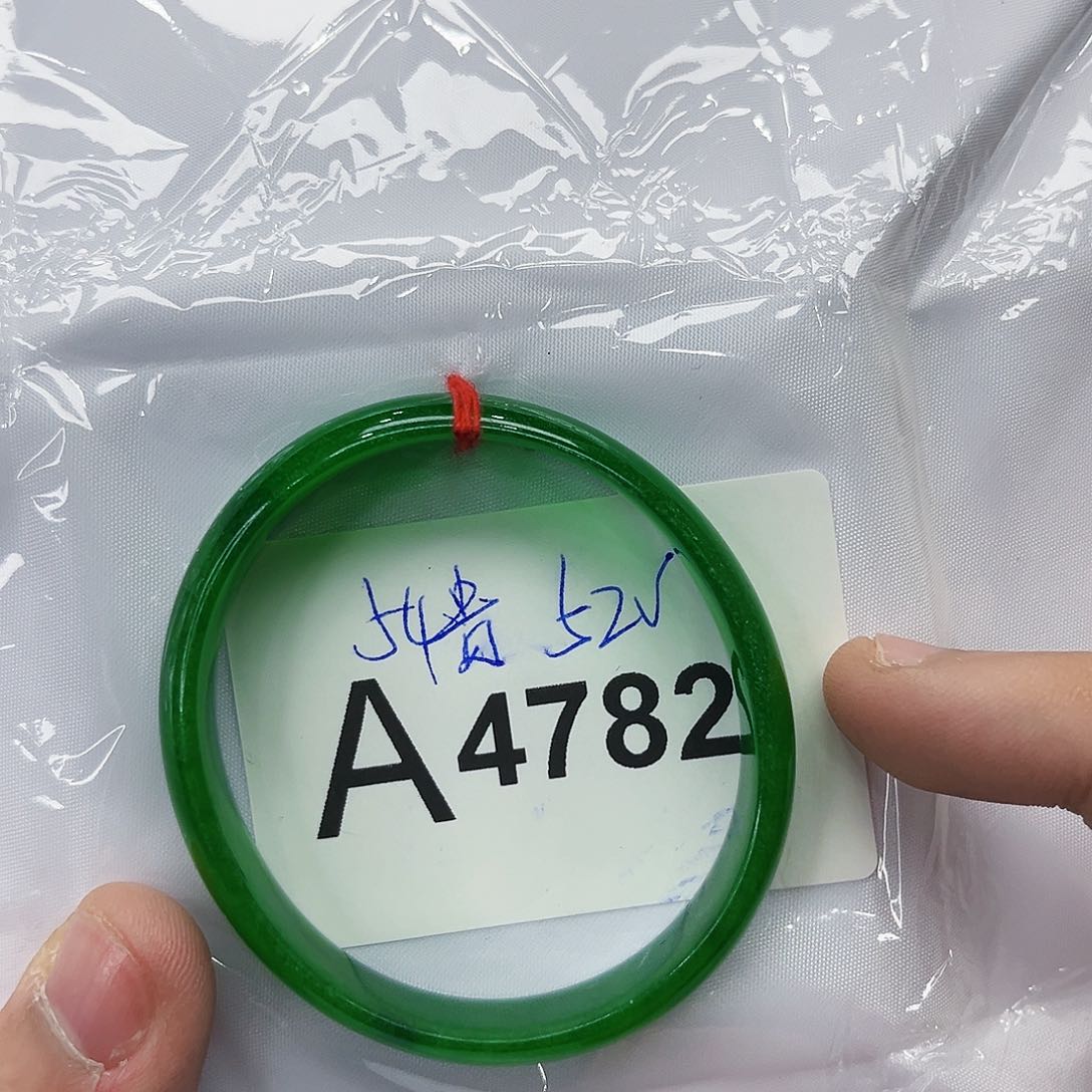 翡翠手镯未镶嵌多样性