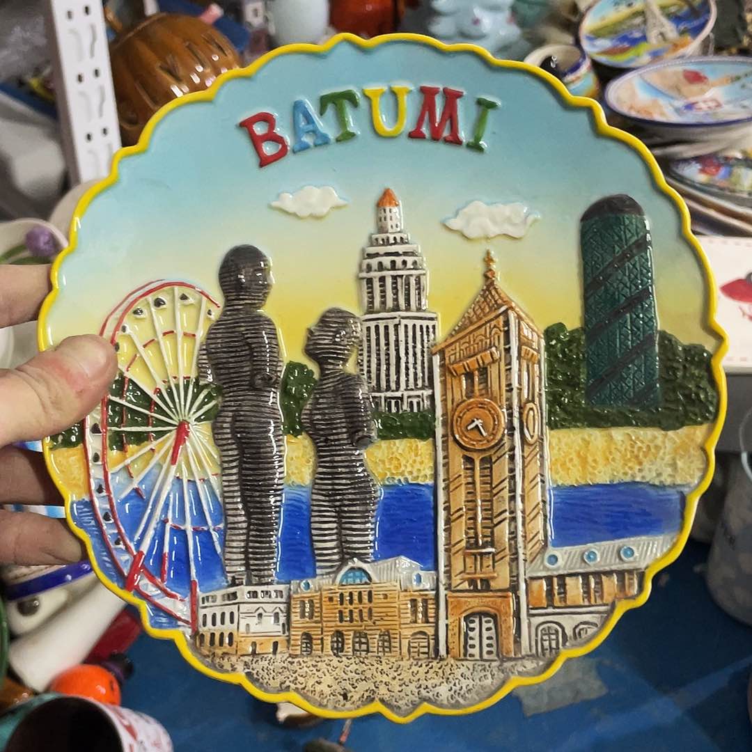 摆件   磕碰 封釉。