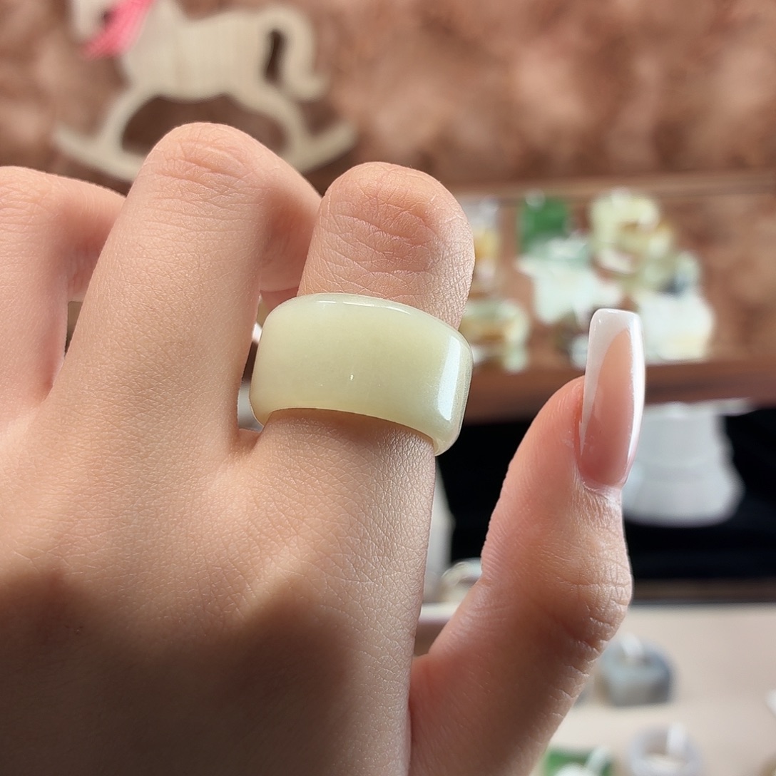 和田玉未镶嵌戒指奶油黄圆切（微瑕）15