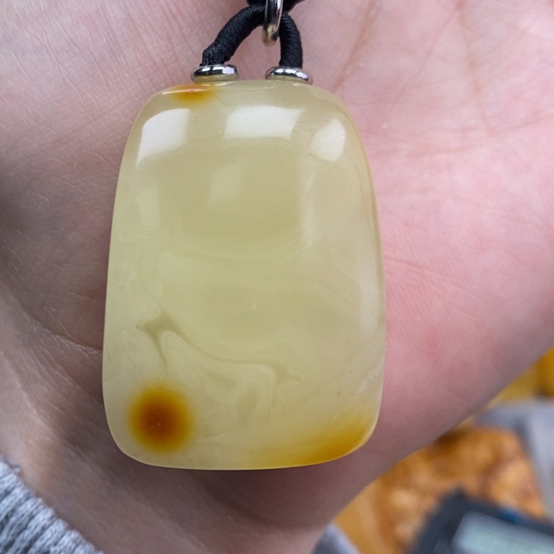 琥珀吊坠(赠链)未镶嵌