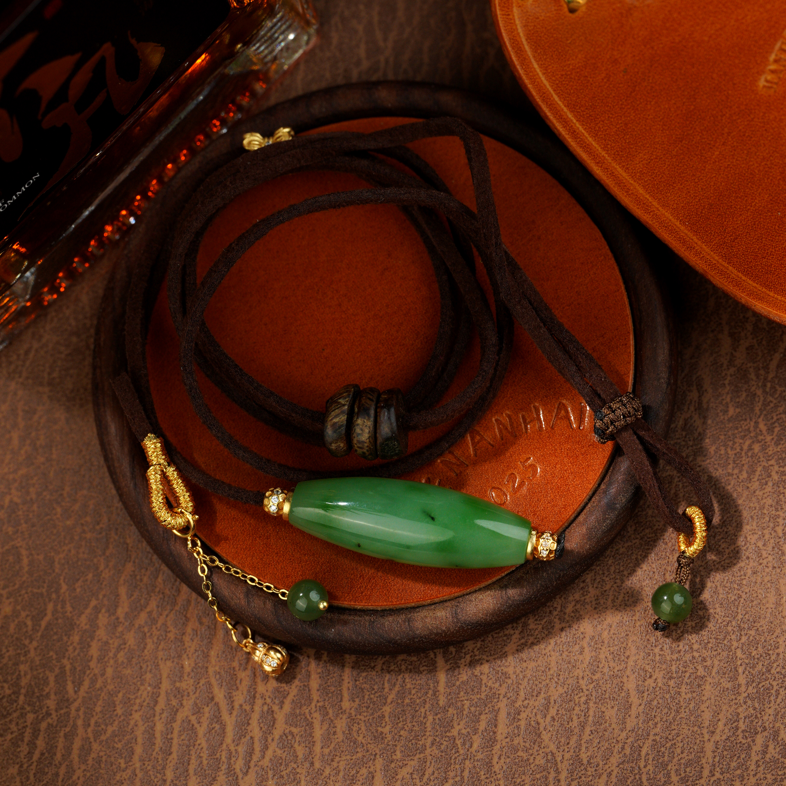 沉香莺歌绿棋楠沉香单圈和田玉青糖方珠圆珠手串（多样性发货)