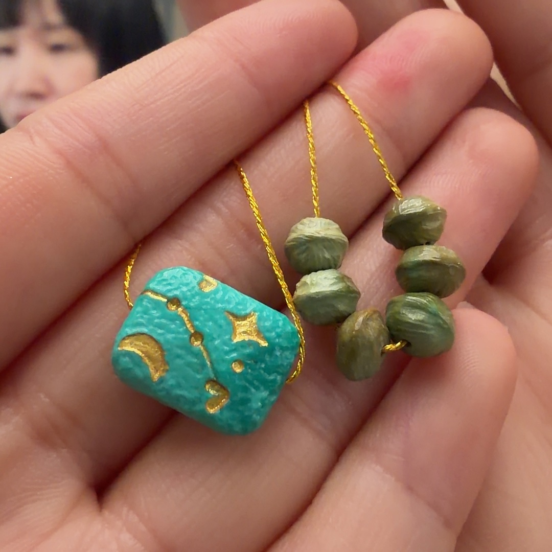 绿松石未镶嵌颈饰