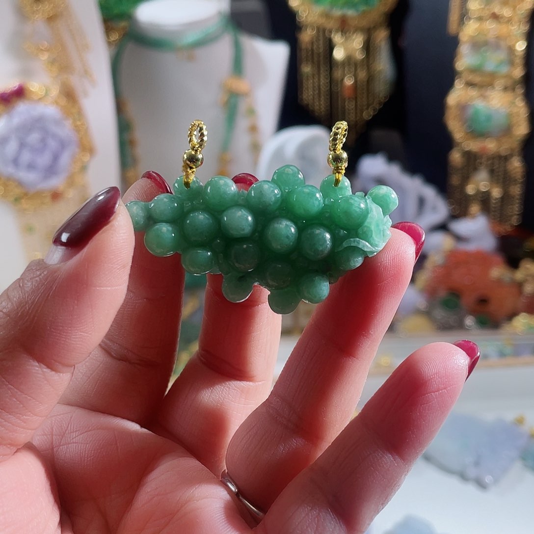 翡翠颈饰未镶嵌翡翠绿吊坠