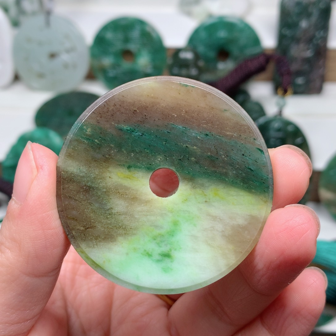 独山玉颈饰未镶嵌