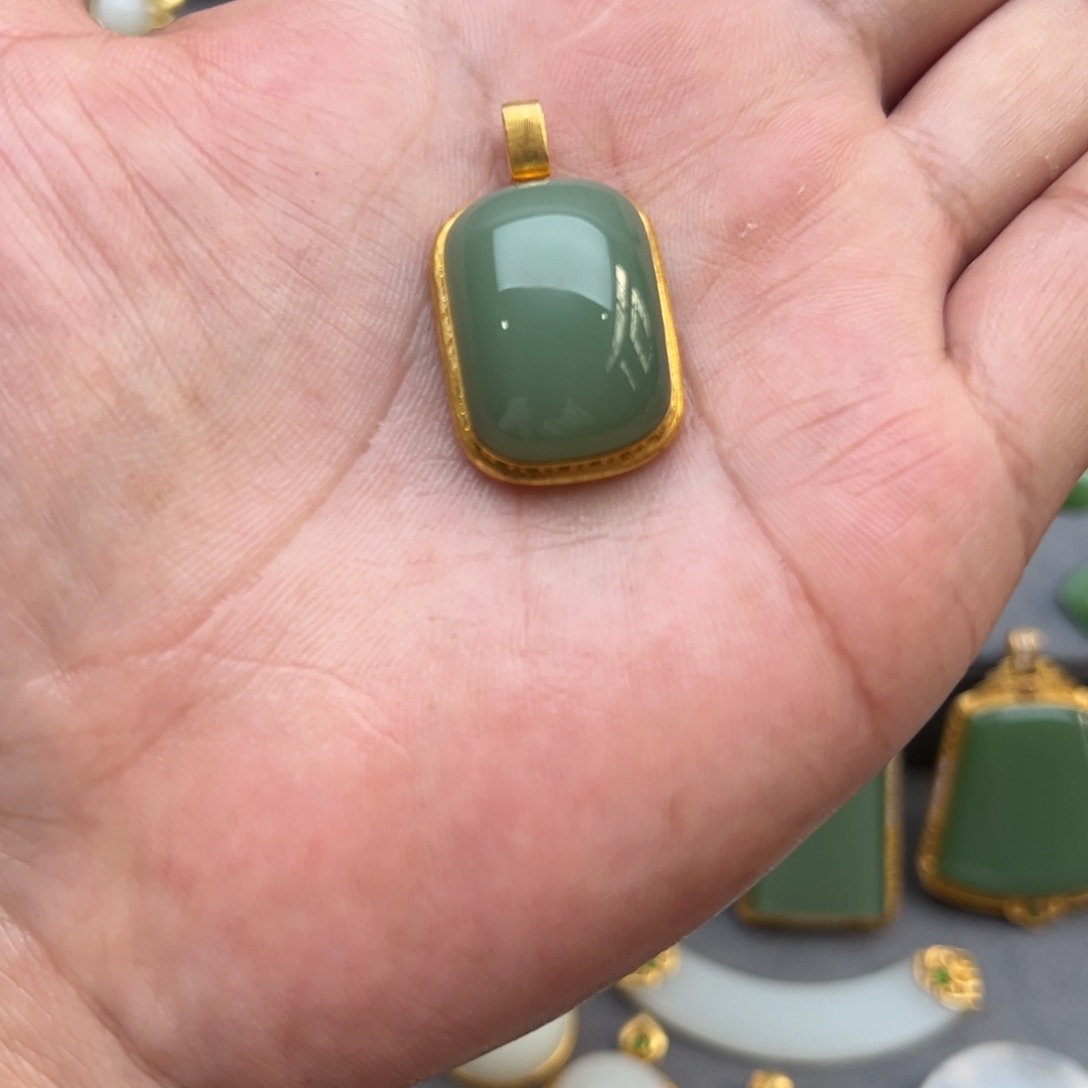 和田玉18K金镶嵌吊坠(不含链)