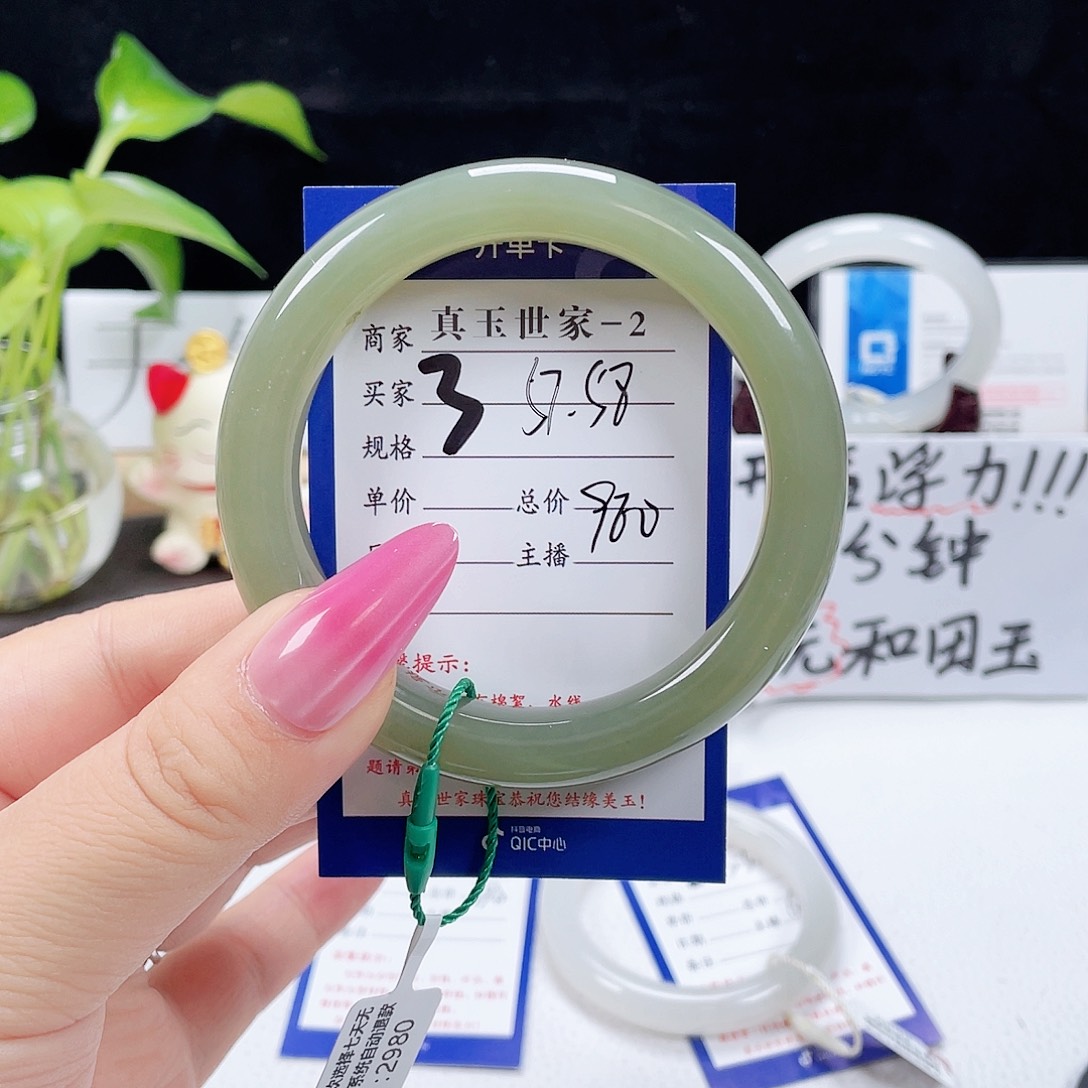 和田玉手镯未镶嵌