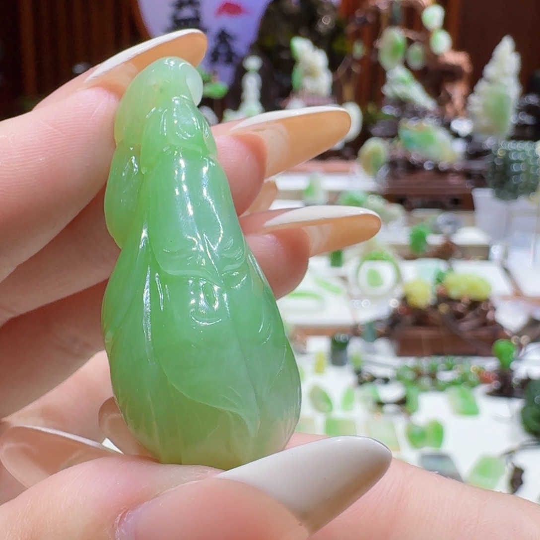 和田玉（碧玉）未镶嵌挂件果绿玉兰花