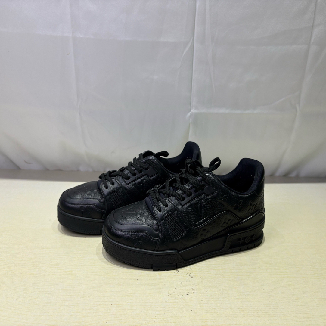 99新 LouisVuitton/路易威登 trainer黑武士浮雕满印41.5码/5518