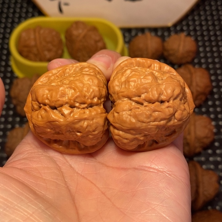 文玩核桃把件开背大腿