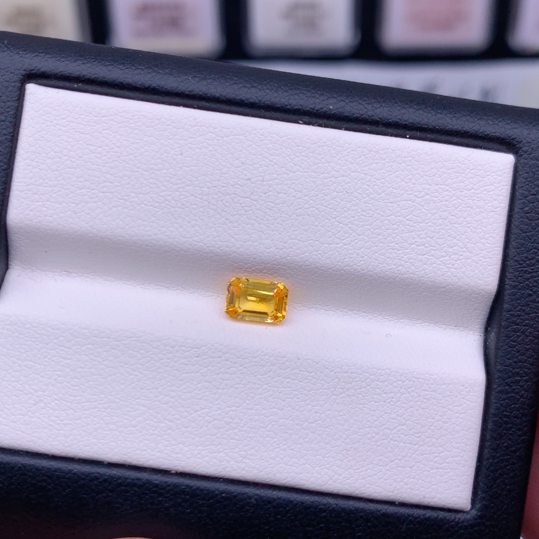 蓝宝石裸石1.09克拉黄蓝宝