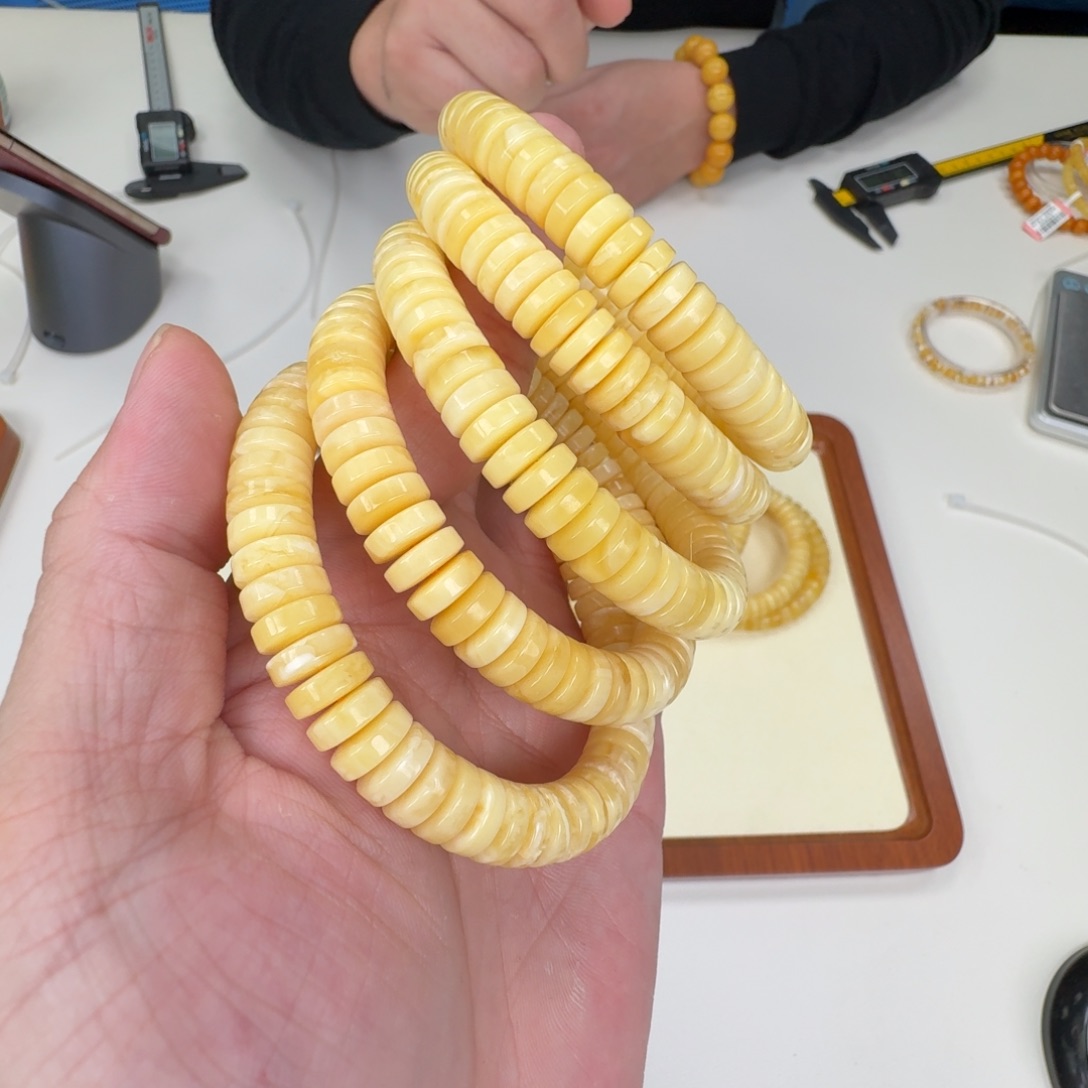 琥珀未镶嵌手链多样性发其一
