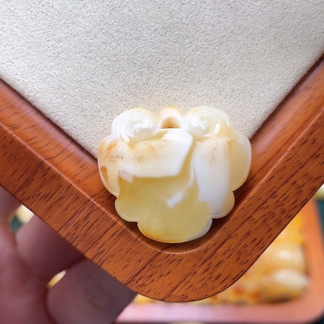 琥珀裸石未镶嵌蜜蜡