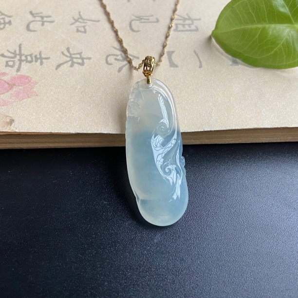 纯天然缅甸翡翠《如意》气质冰透雕刻坠链