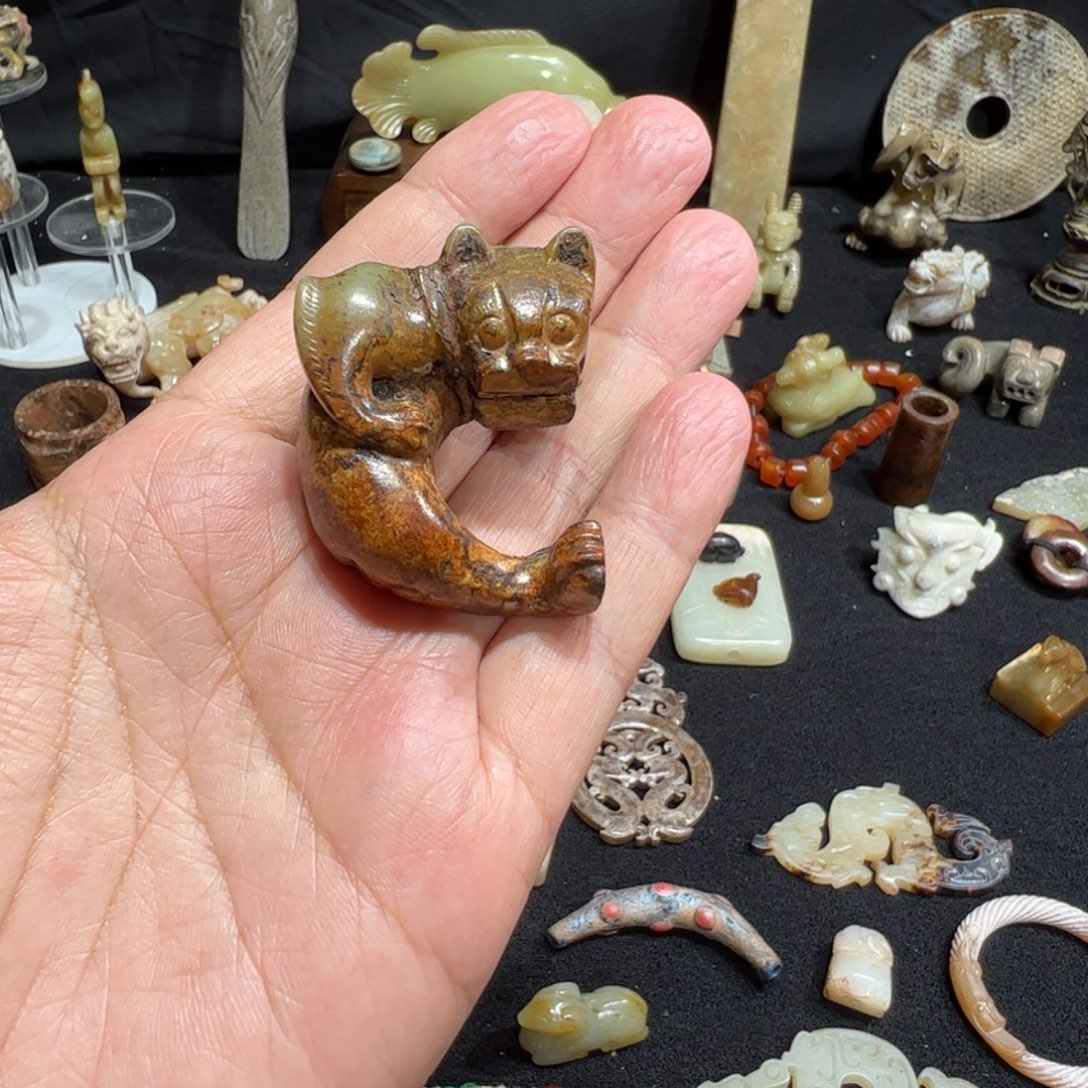 泰***石和田玉（糖玉）未镶嵌挂件我在这里等着