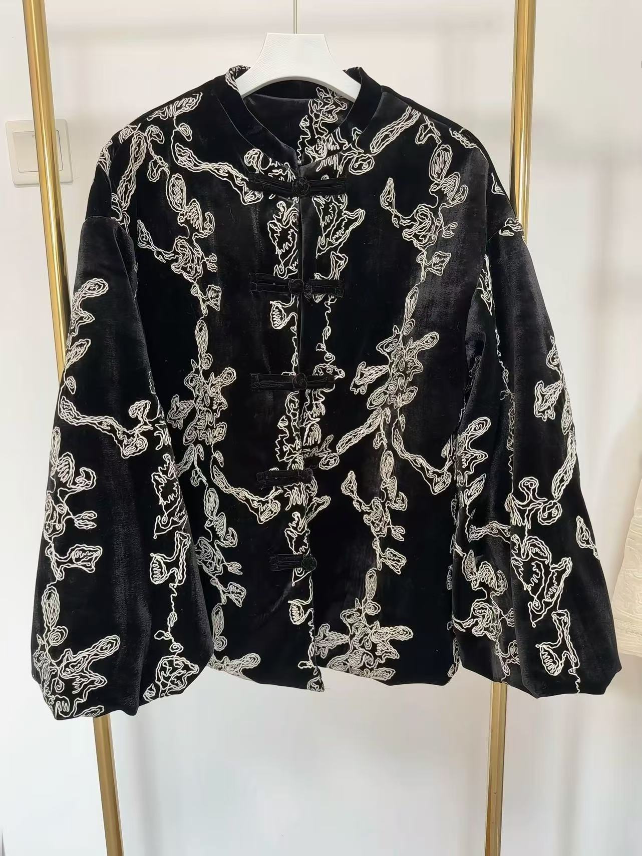 新款新中式黑色丝绒绣花小立领灯笼袖宽松外套女