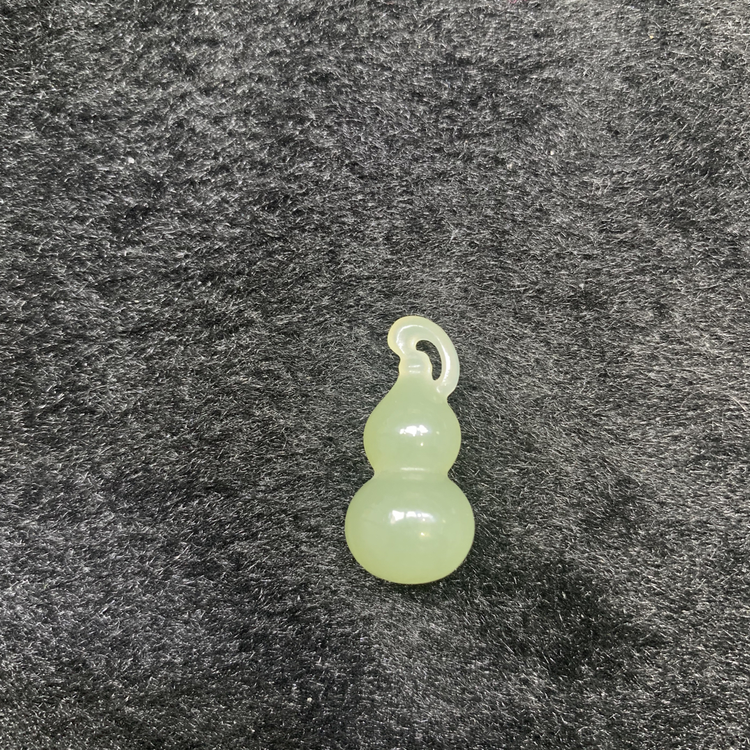 新疆和田玉山料晴水葫芦