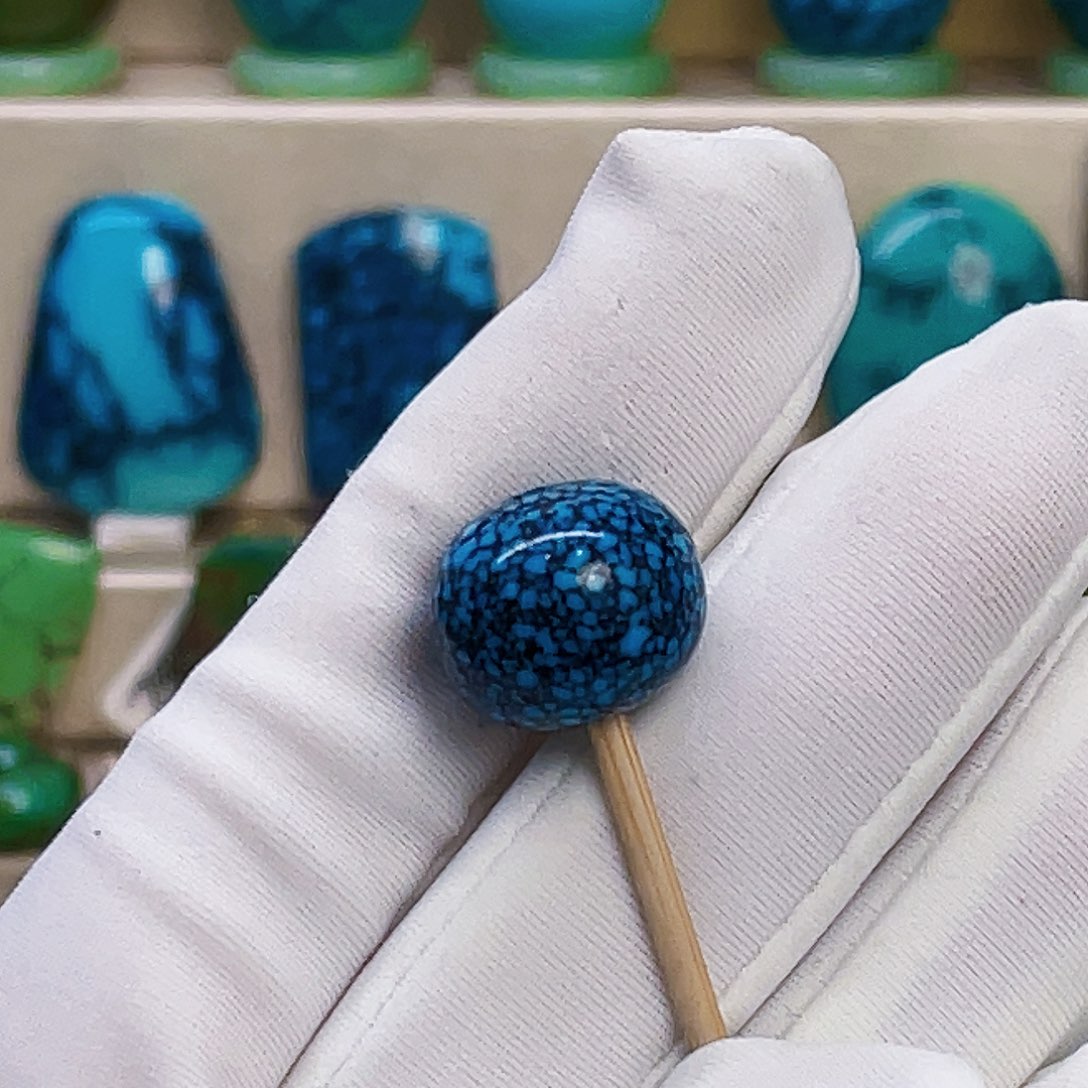 绿松石未镶嵌颈饰