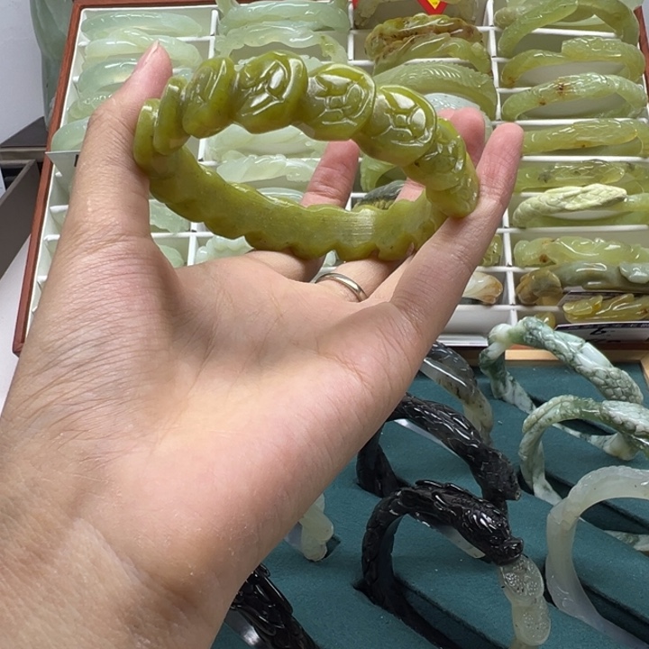 心***好蛇纹石玉未镶嵌手镯